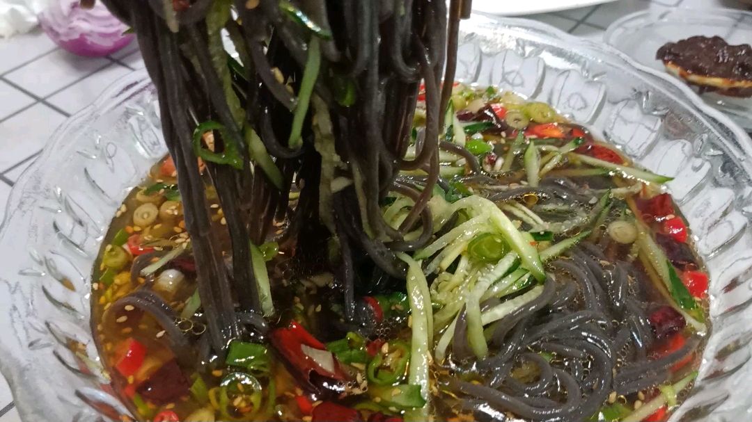 酸辣可口小宝贝,蕨根粉给你来一份,跟着大厨做,尝尽美食