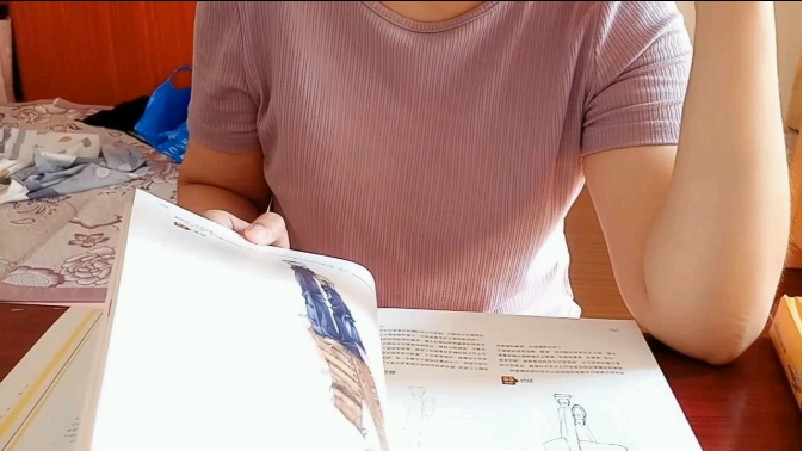 还有好多地方要花钱的,早上就随便煮个莲子红枣汤补补,省钱
