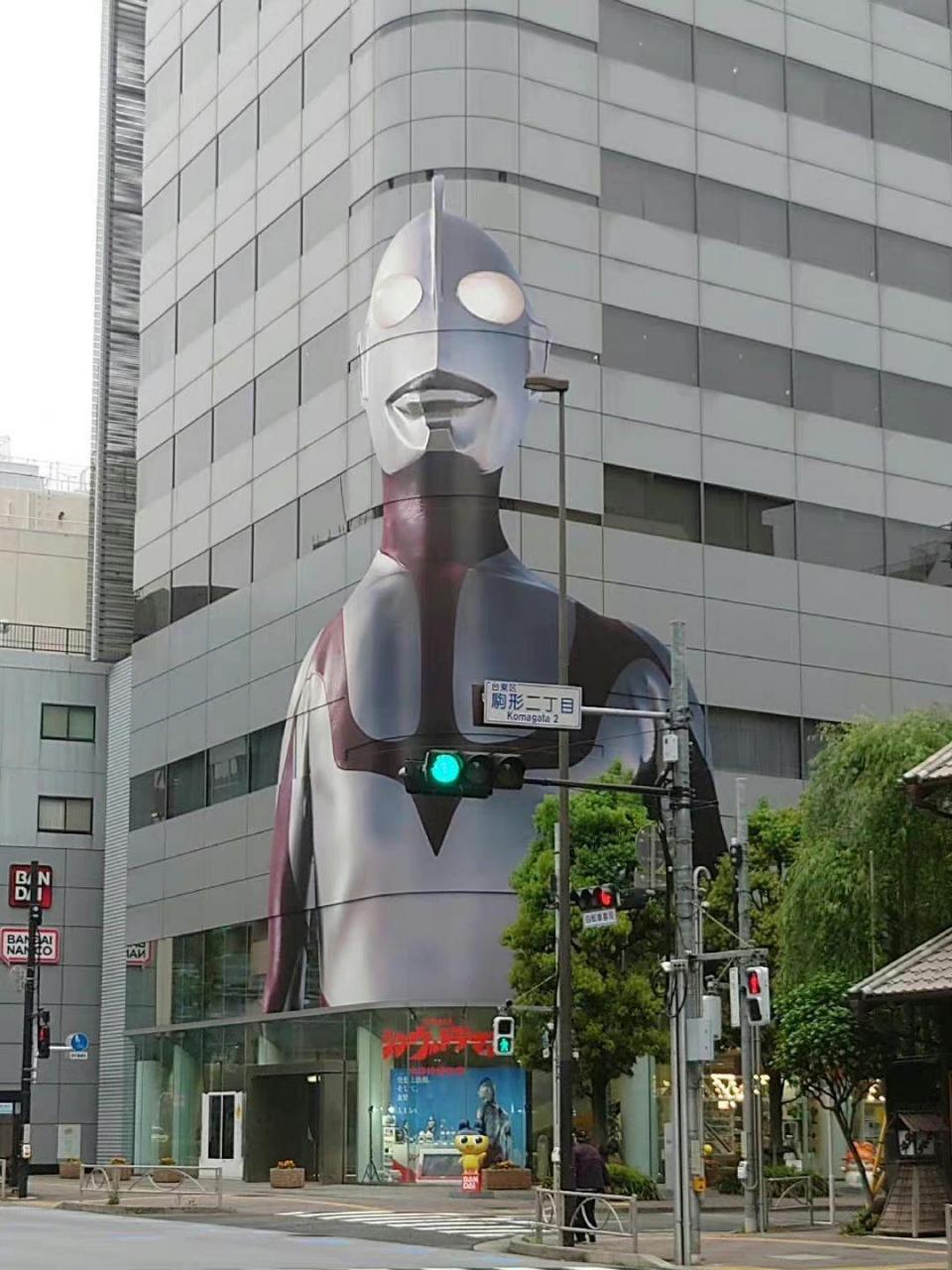 谁能告诉我奥特曼没电了是闪红灯还是绿灯?