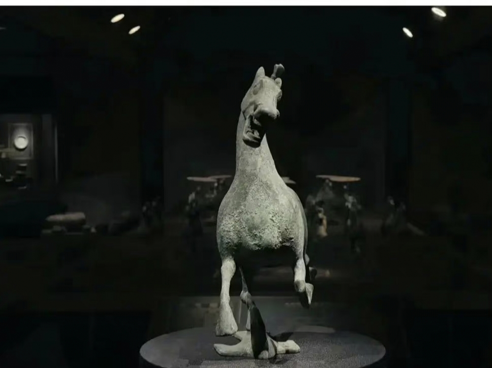 第一次见到马踏飞燕的正面照.