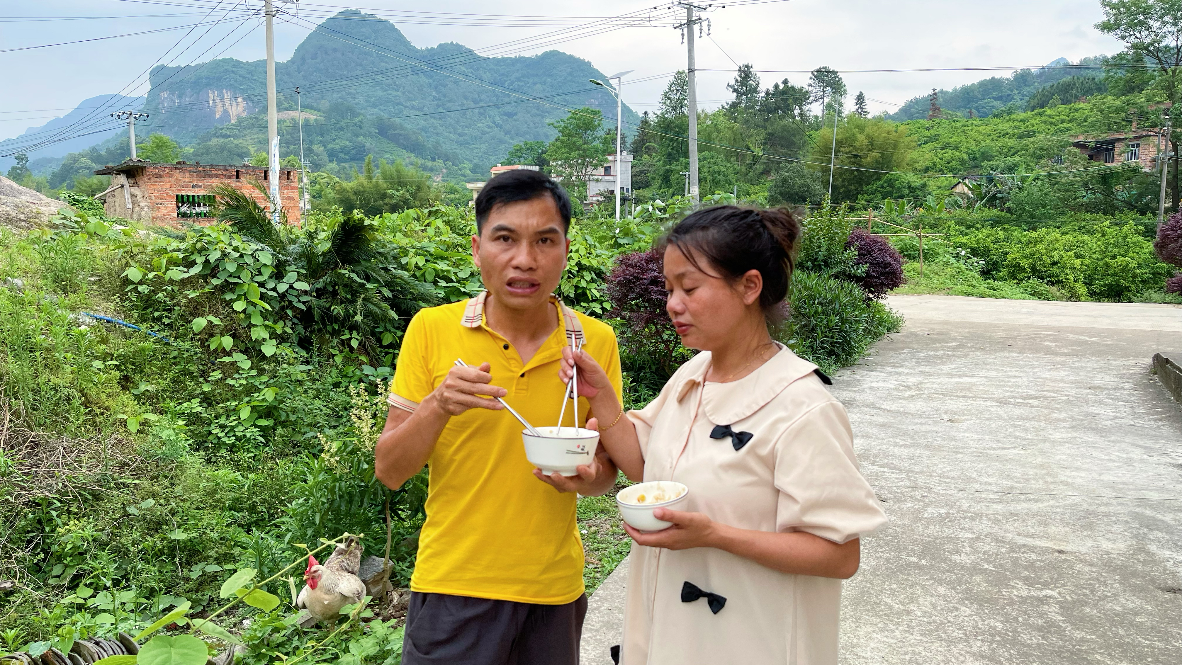 炮哥晚餐亲自下厨做酸甜猪脚,伙食太好了媳妇有口福了,真高兴