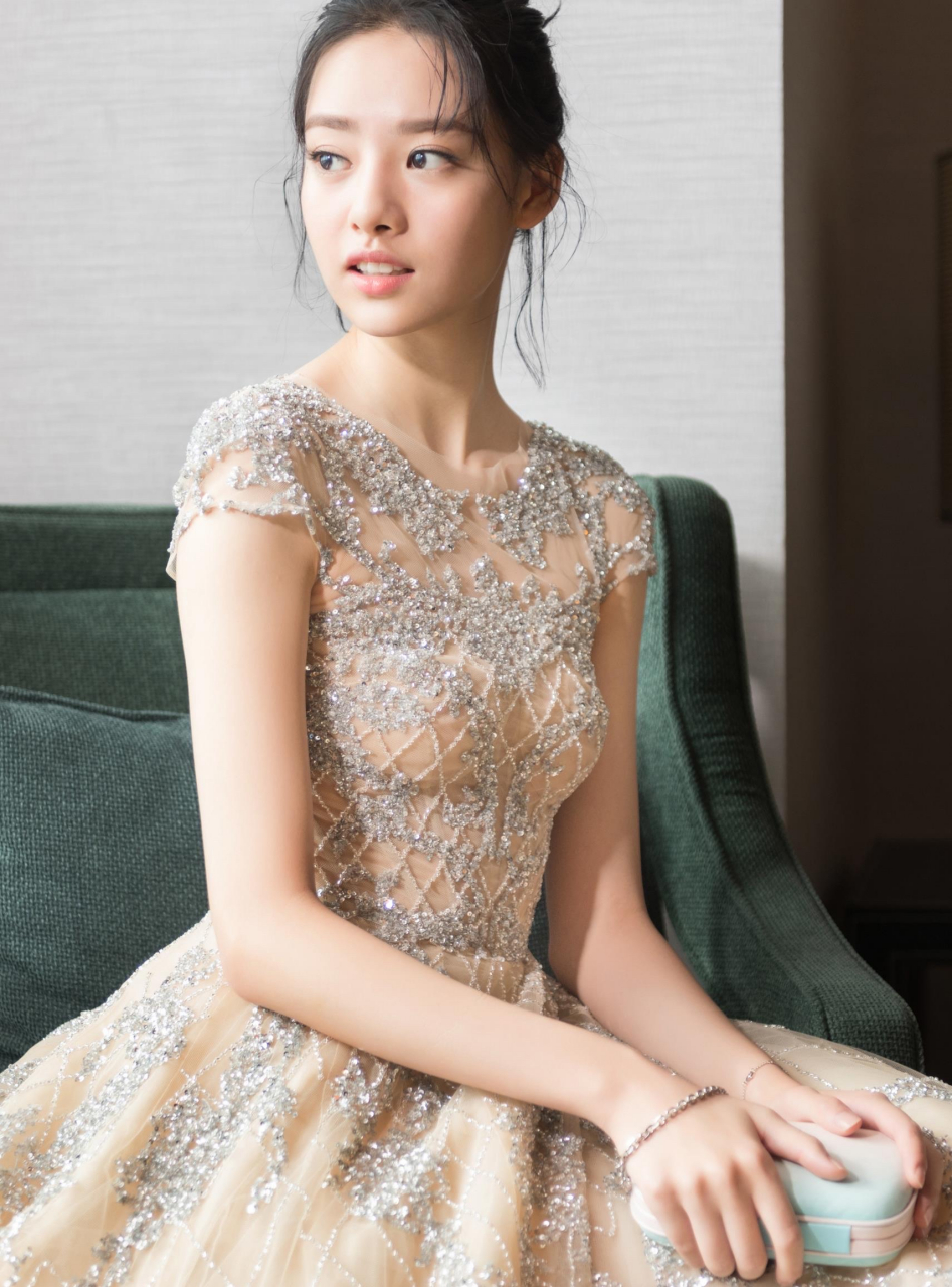 张艺上,1996年3月4日出生于重庆,中国内地女演员,毕业于中央戏剧学院.