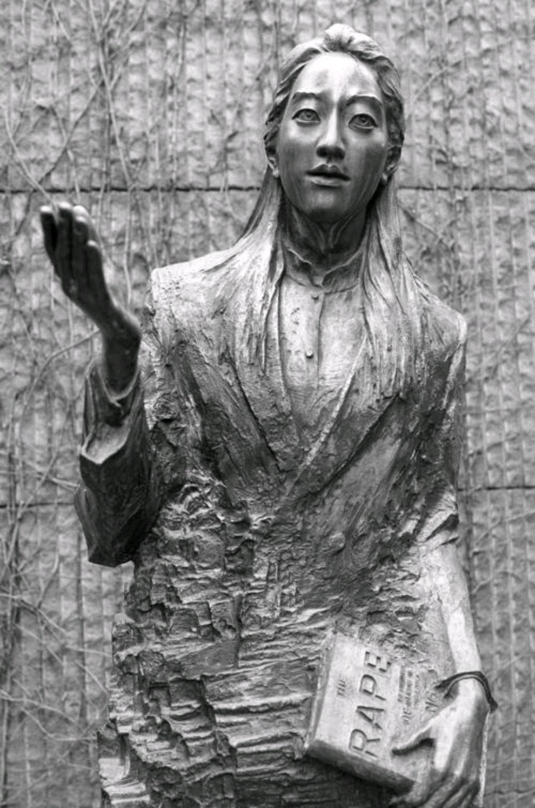 《南京大屠杀》作者张纯如,在汽车里自杀身亡,遗书:被人跟踪