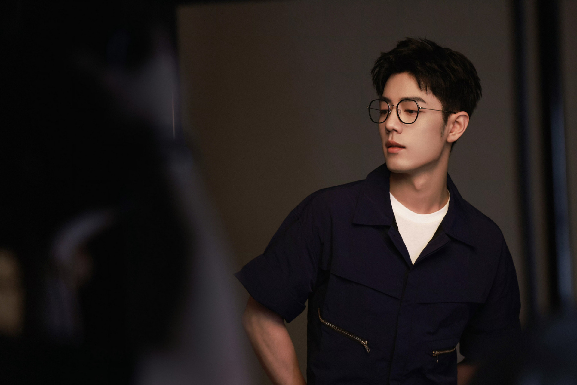 肖战工作室发了15宫格 今天工作室发的图动态版也很绝, 很多人是不是