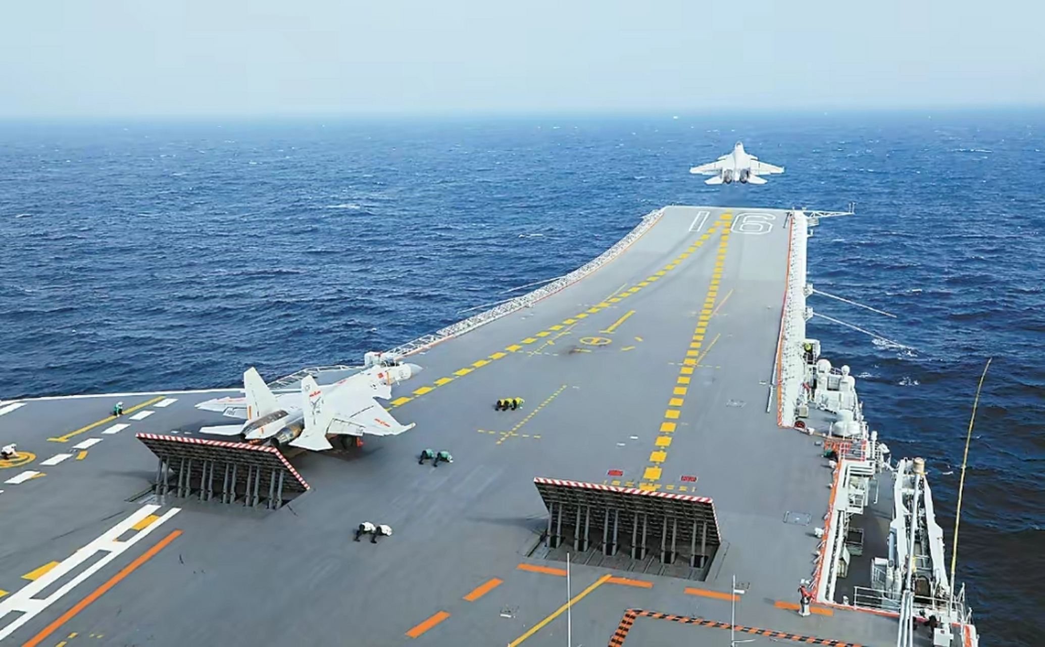 中国海军航空兵:重塑战略定位  中国海军航空兵的战略调整近期成为