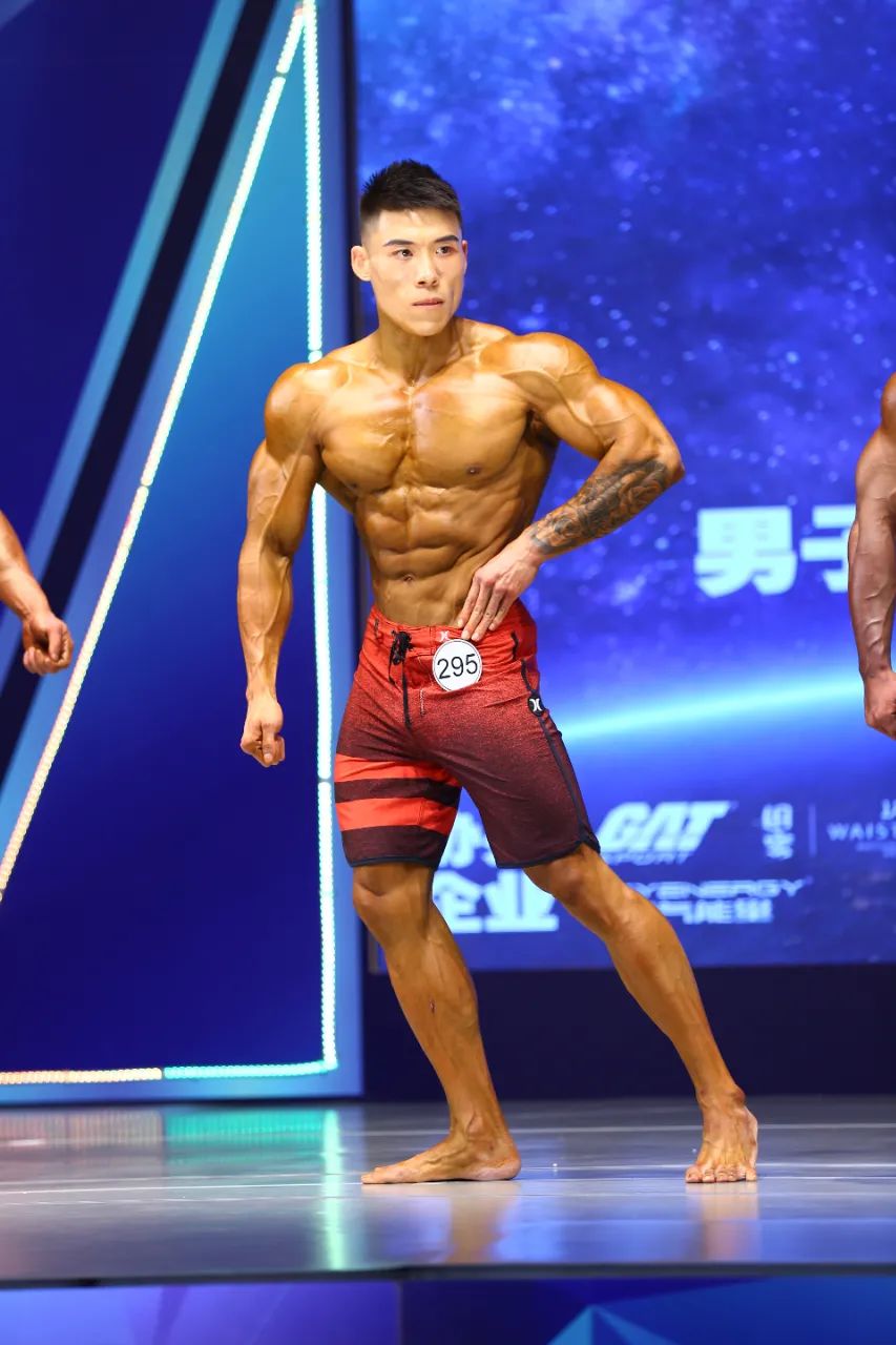 健拔弩张拓无疆 争锋较量我自狂 2021费恩莱斯健美大赛你的战场