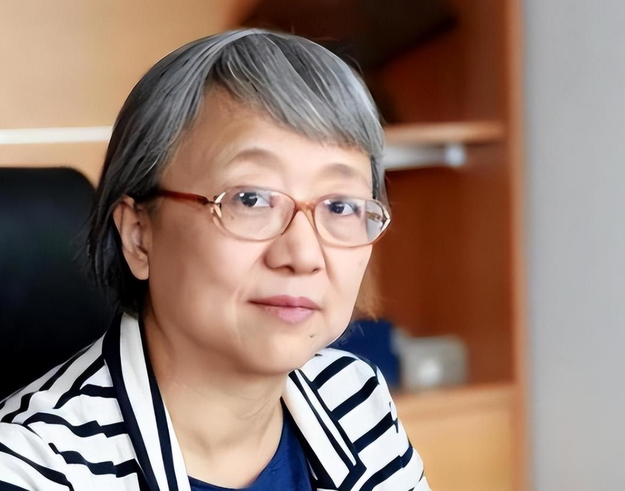 "高考状元"袁钧瑛:派其留美后拒绝回国,花甲之年却想落叶归根