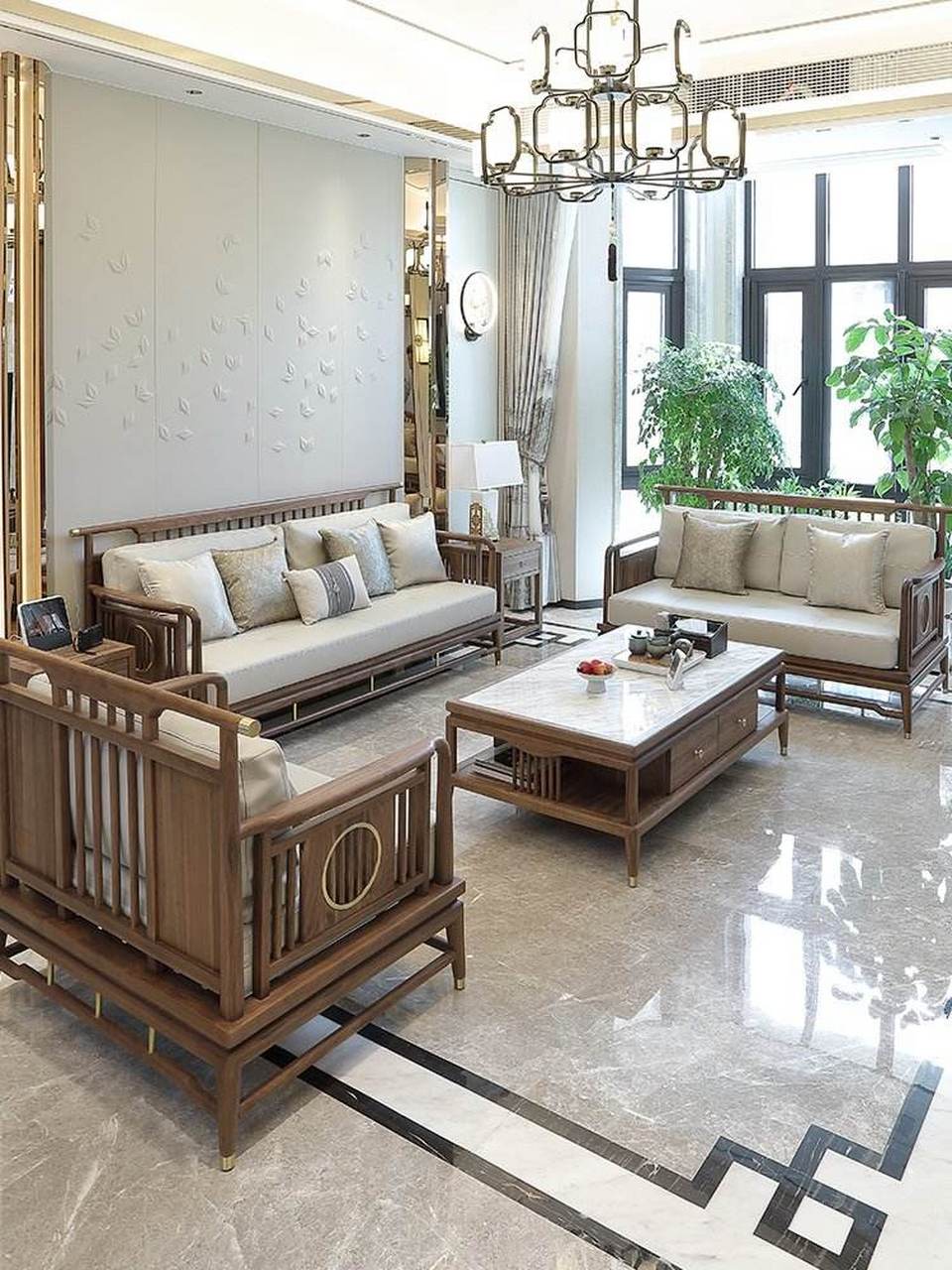 家居风水之客厅沙发风水有哪些禁忌 1,沙发忌对入户门 沙发的不能摆放