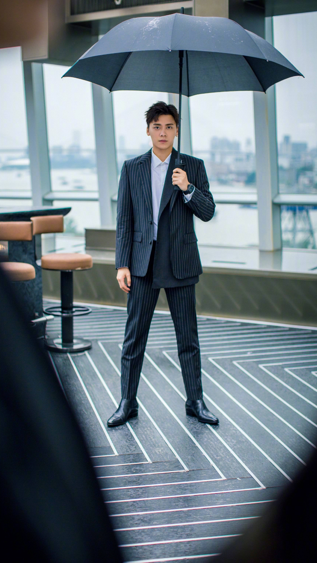 演员李易峰,帅气西装写真来了,还有休闲风格,你喜欢哪一个造型