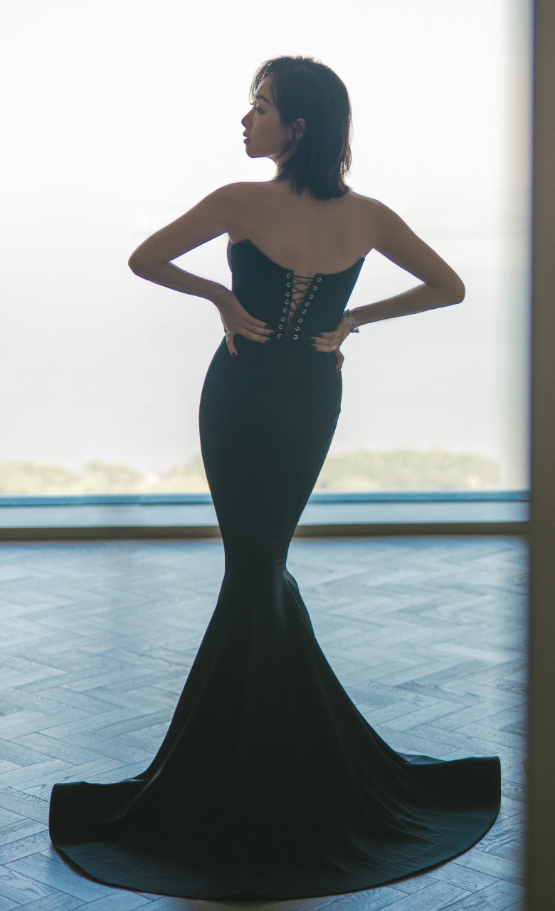 宋茜黑色深v礼服,勾勒完美身材#娱乐最前沿