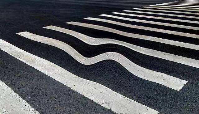 青壮年人群发生的视物变形,不容小觑