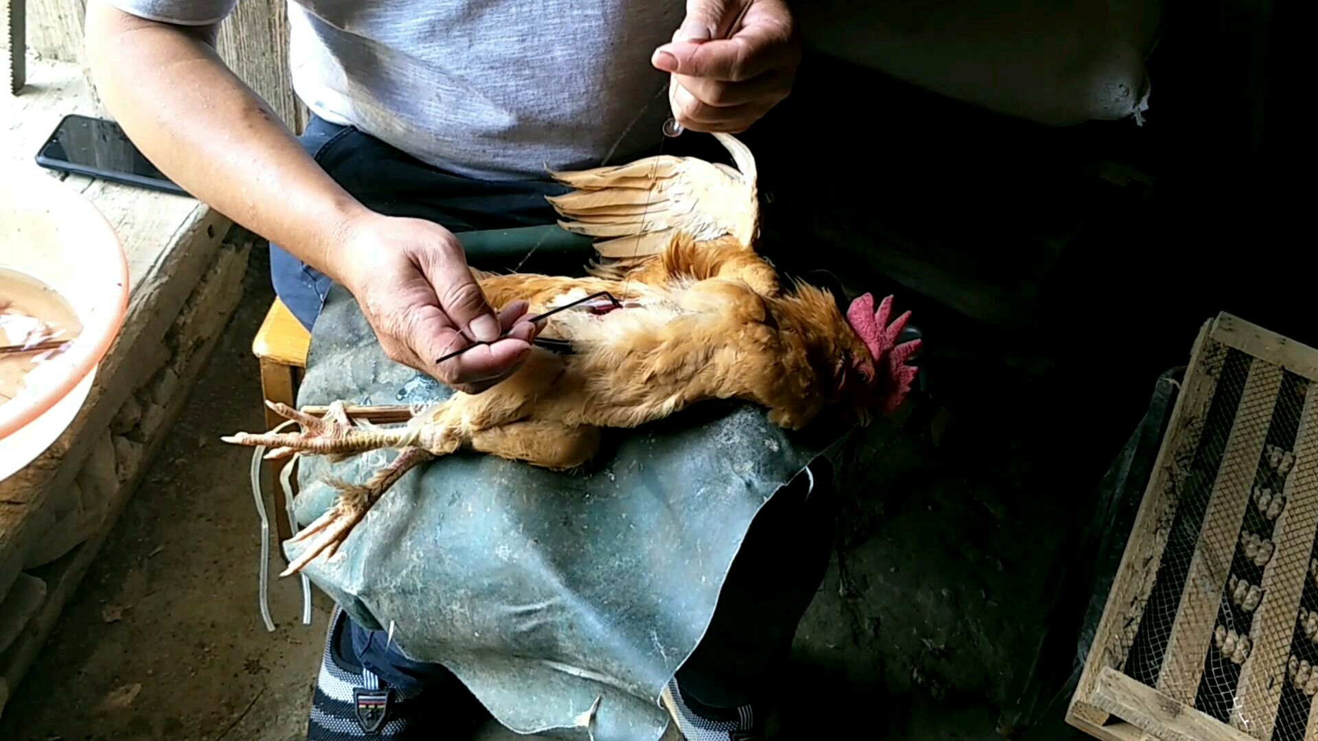 这手艺在农村很吃香,月入上万不是问题,大家看一看这是什么手艺