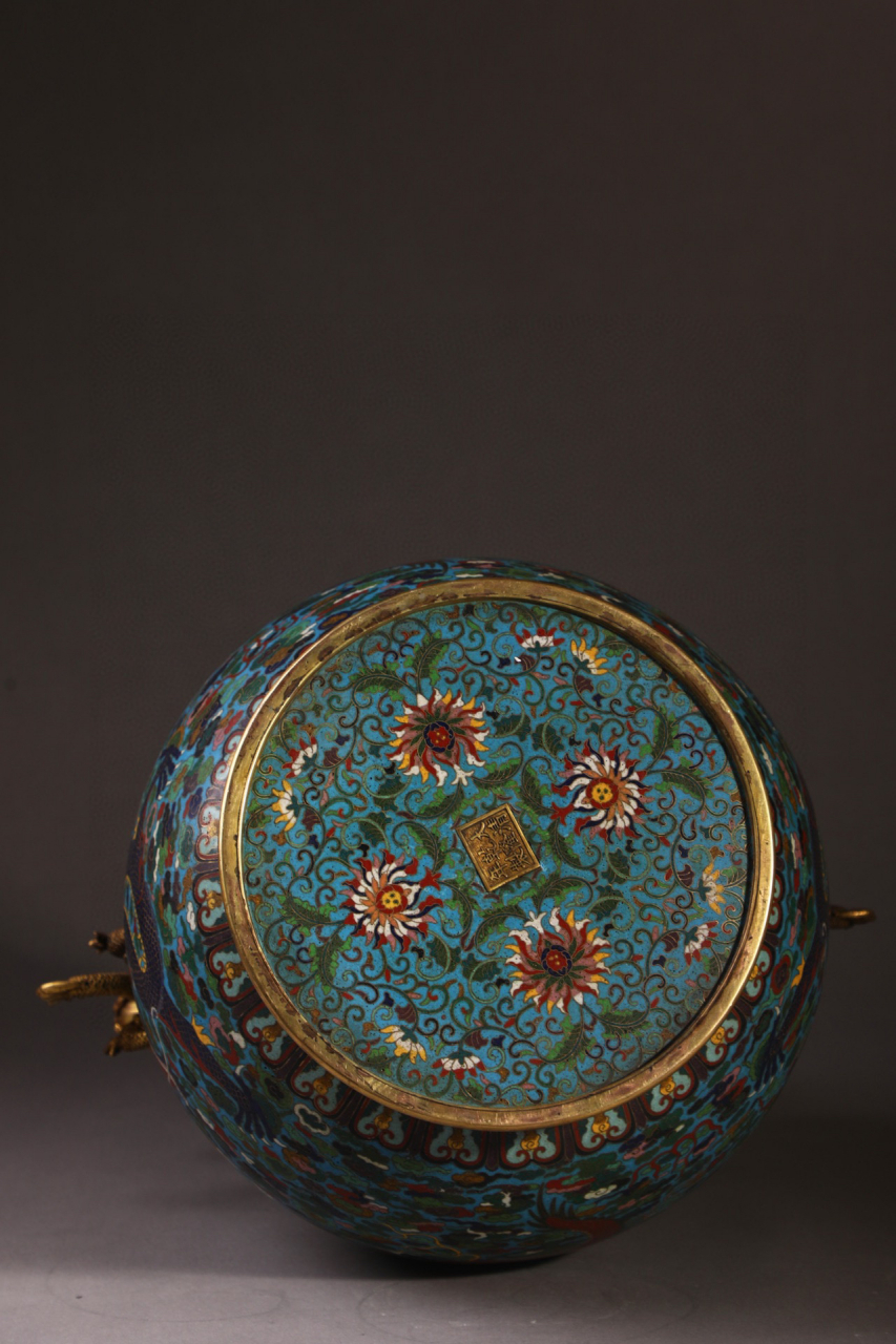 清 铜胎景泰蓝掐丝珐琅云龙纹龙耳尊 一对 【规格】高52cm 口径19.