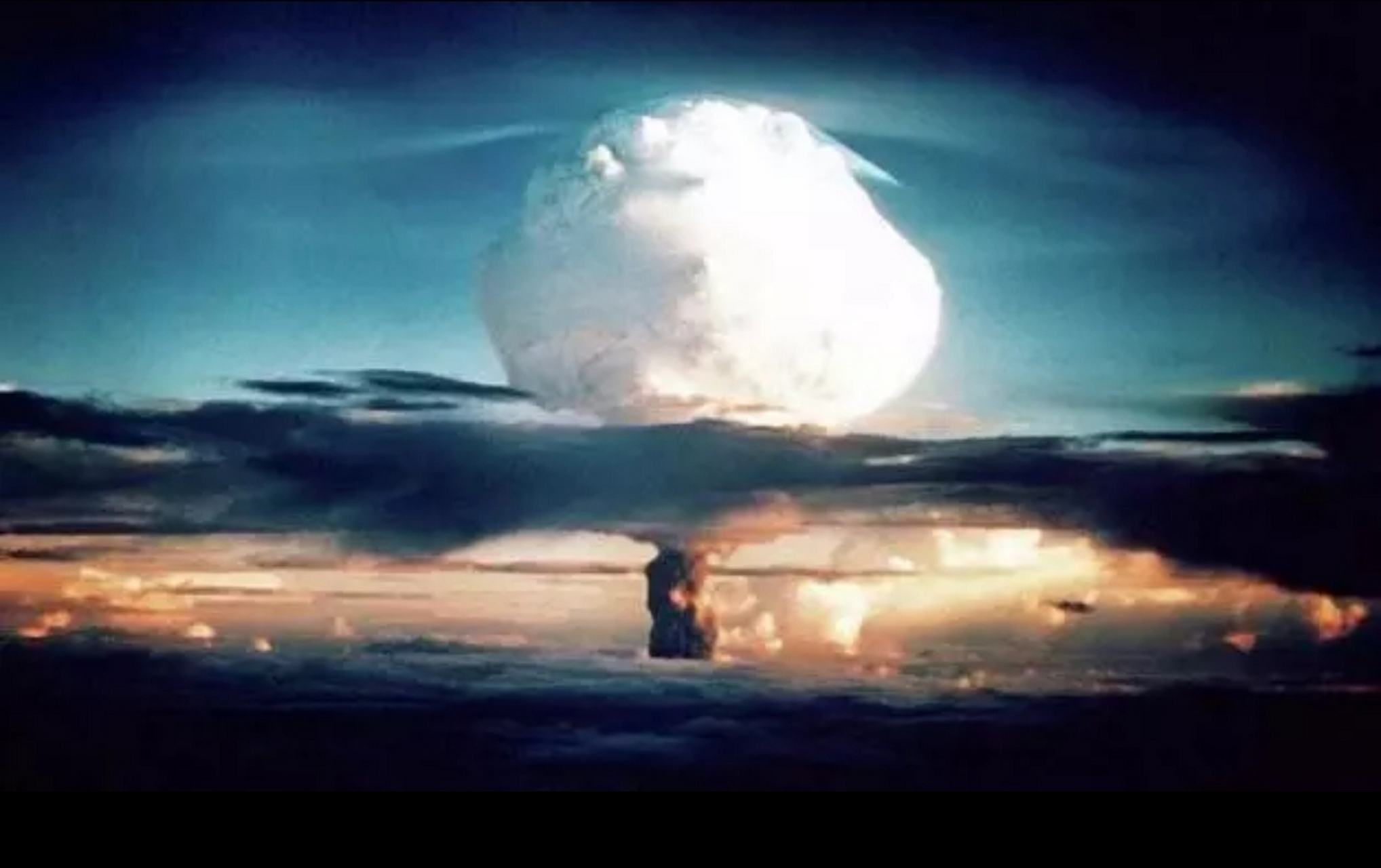 当年英国正在测试他们的第一颗氢弹时,科学家想要收集爆炸蘑菇云内的