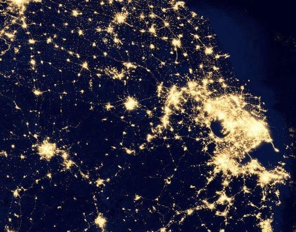 各城市夜晚灯光热度对比,京津冀与长三角珠三角的,差距在哪?