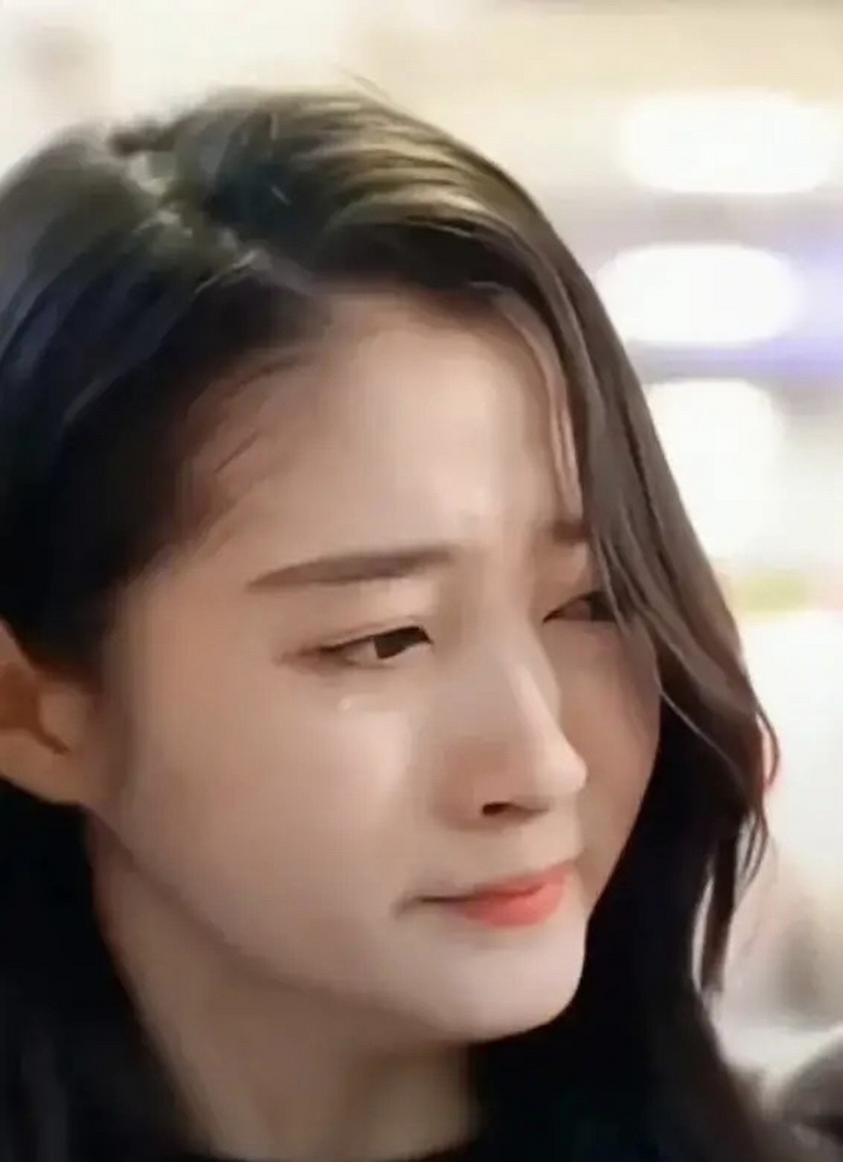 关晓彤竟然只是鹿晗爱而不得的替身,高中时的鹿晗对校花魏千雅一见