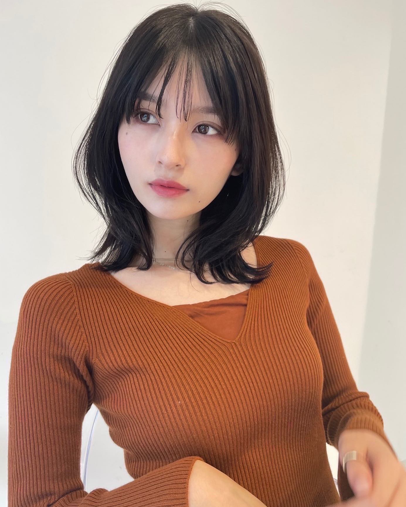 既能很好地修饰脸型又具有长发披肩 过肩发型图片女