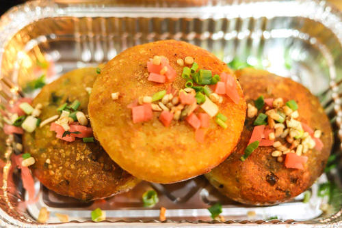 贵州特色美食,洋芋粑外焦里嫩,香脆可口的特色小吃