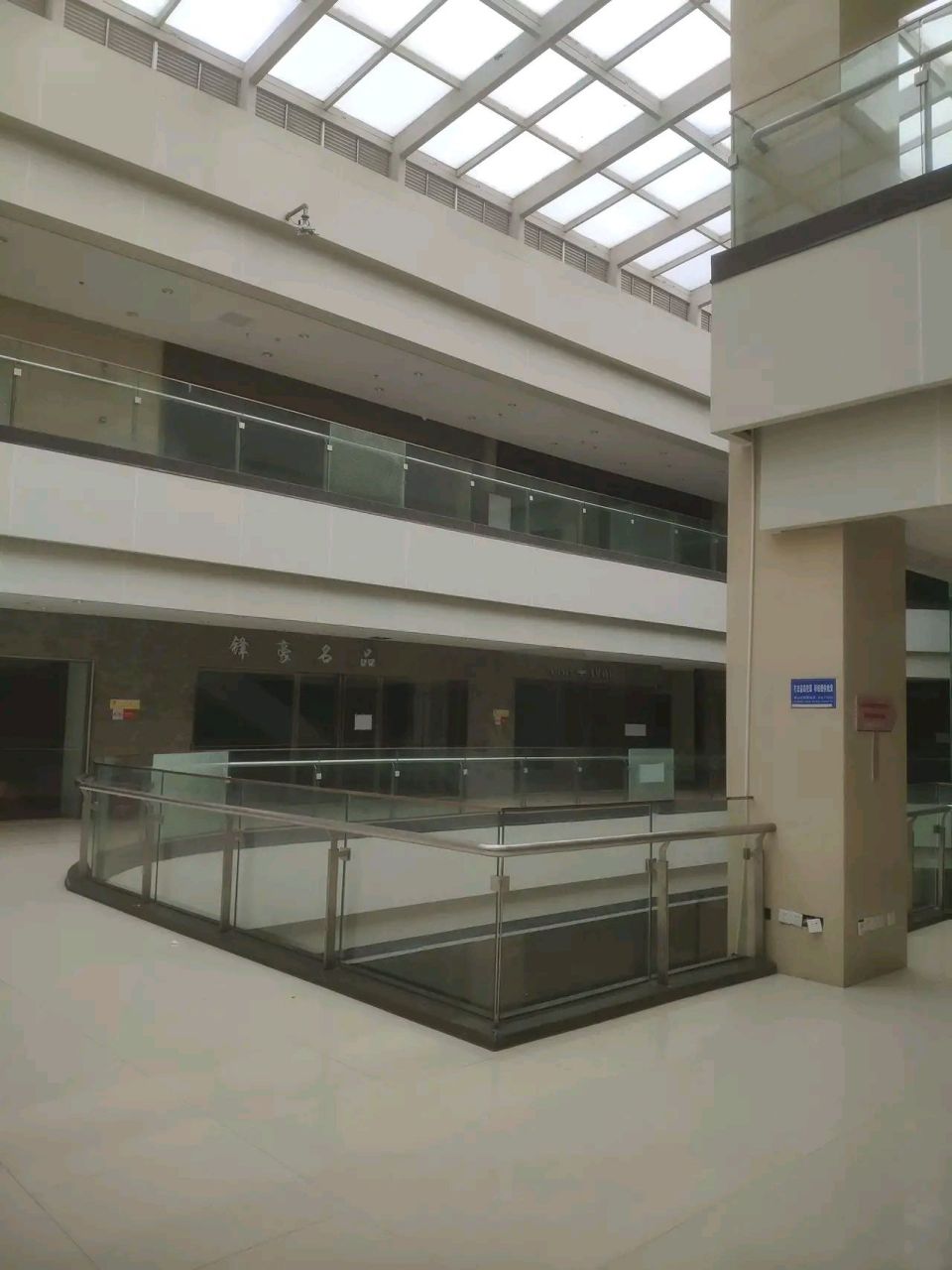 利嘉国际商业城这人气有些太低迷了吧?