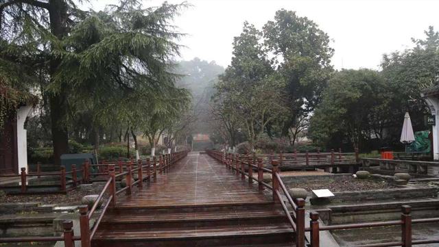 西湖三怪之孤山不孤