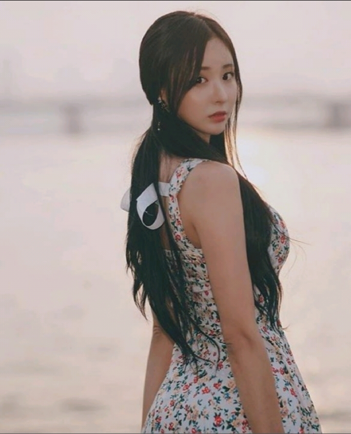 韩国女团艺人夏彬小姐姐,绝对地宅男杀手