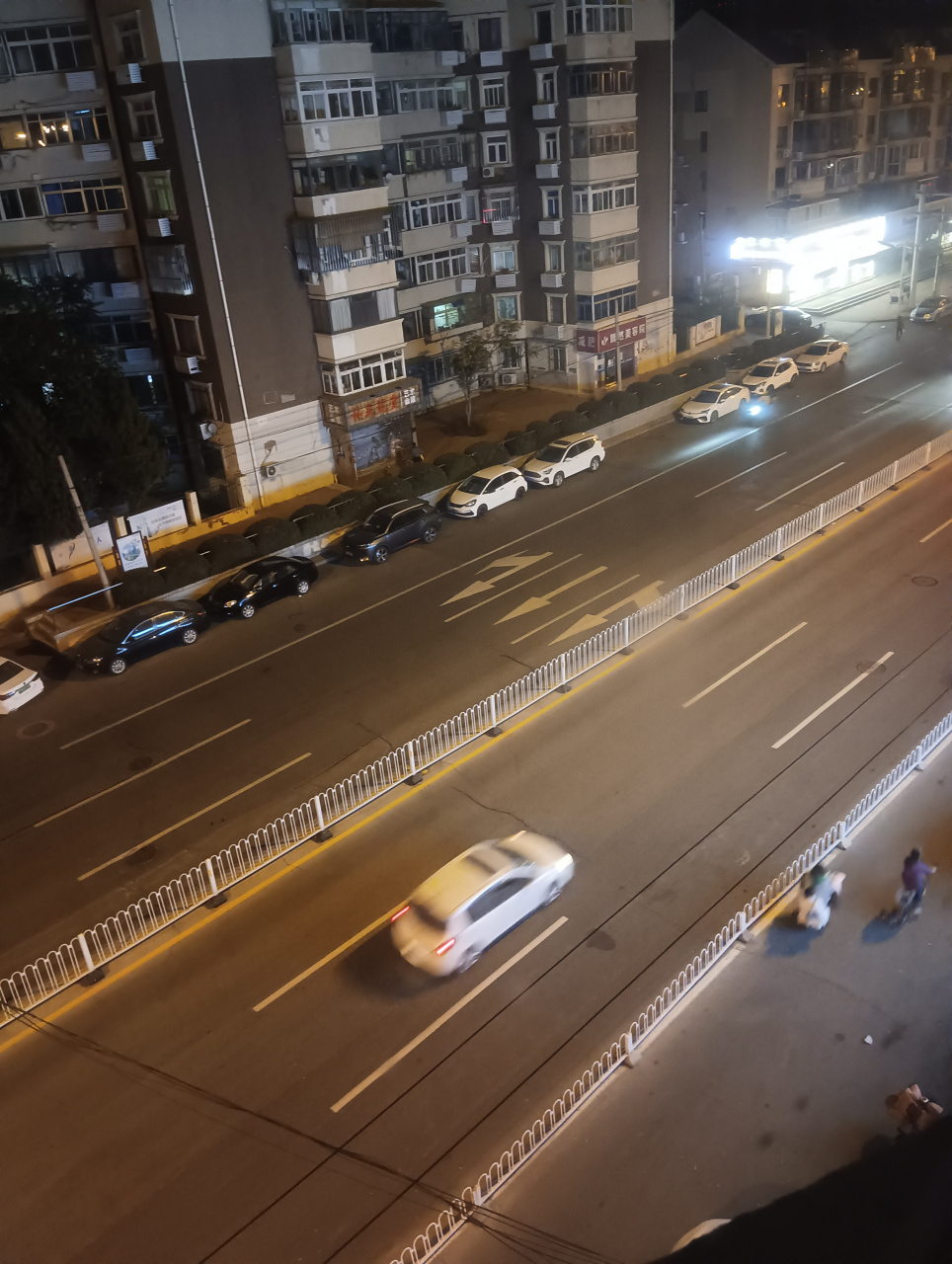 夜晚楼下风景图片图片