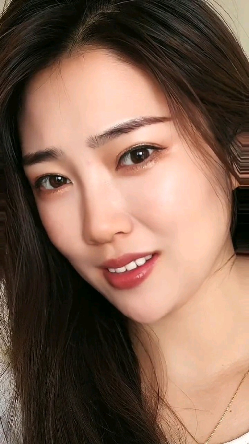 这眼睛水灵灵的迷死人了,极品美女!-度小视