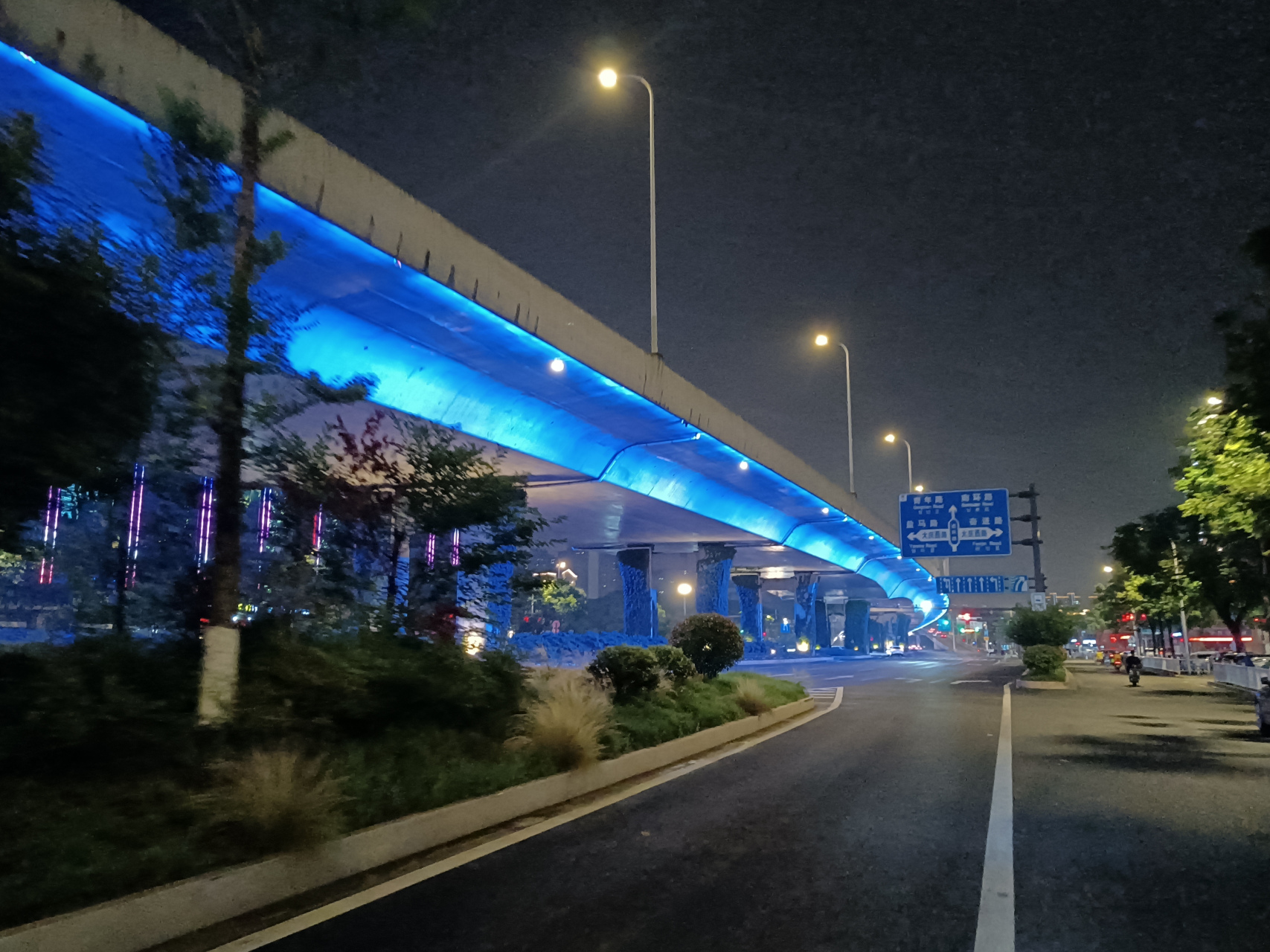 五彩缤纷的盐城内环高架桥,夜间真的是一道非常绚丽的风景线  2015年