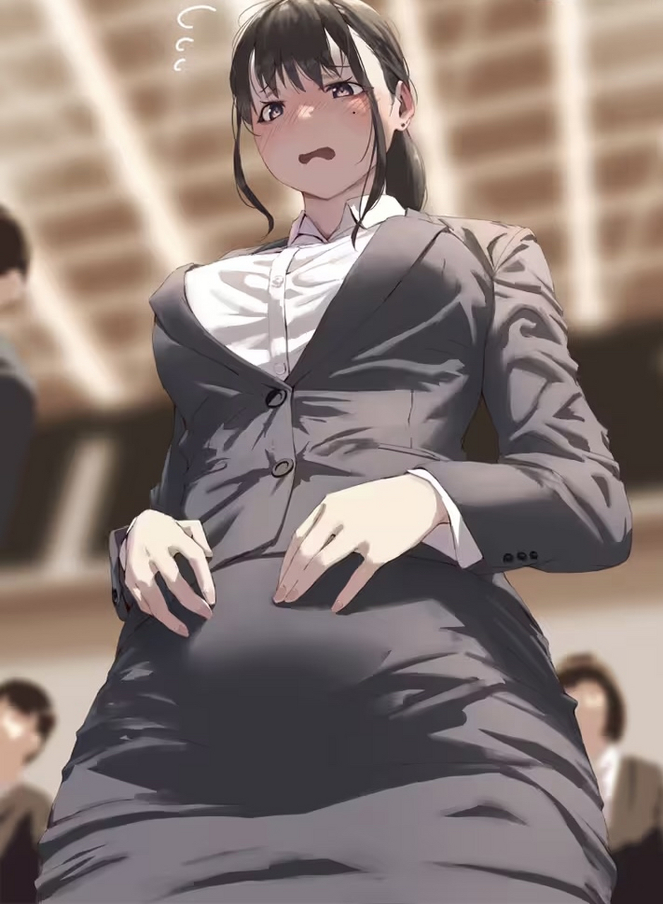 女孩子的肚子都鼓鼓的嘛!