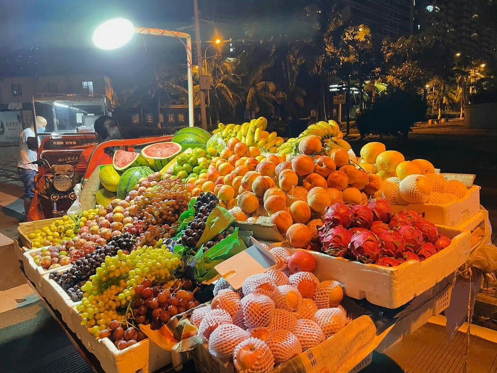 路边摊上的水果,看着诱人99