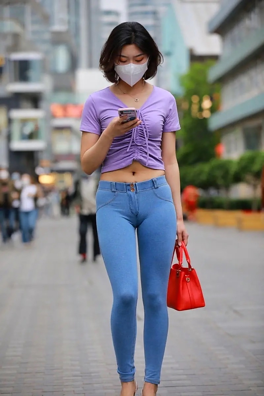 蜜桃街拍|丰满身材,你爱了吗?#性感好身材# #蜜桃街拍