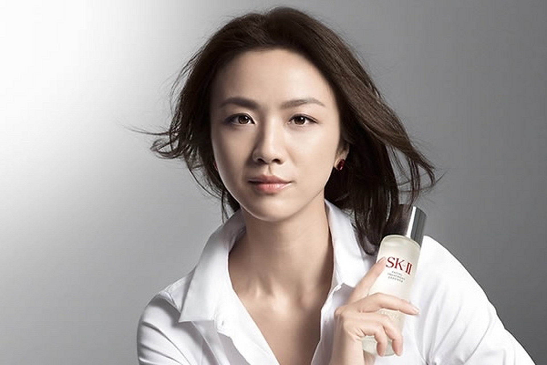 汤唯已经做代言sk-ii 整整10年 光泽有弹性,皮肤状态也太好了吧[大笑]