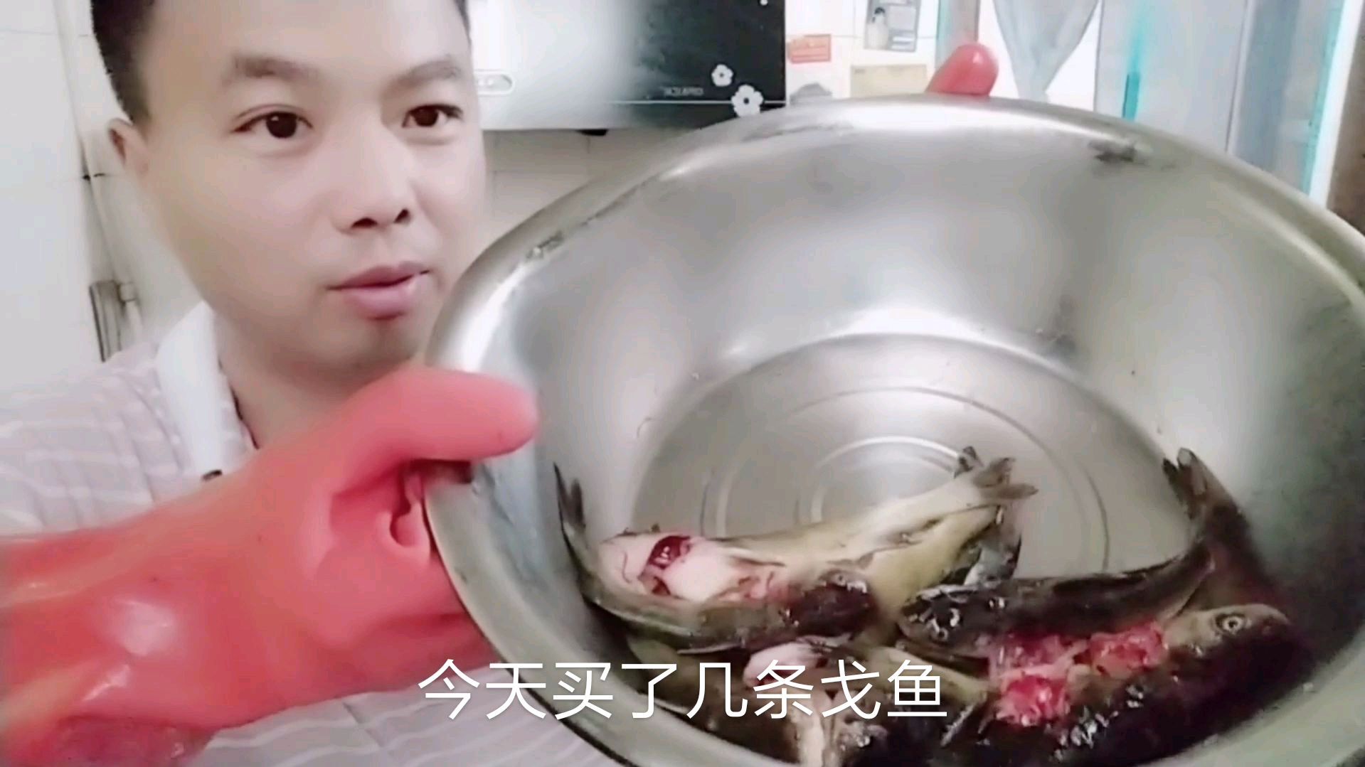 花15元买的戈鱼,加入豆腐粉丝简单配料,做出来肉质鲜嫩汤汁浓郁
