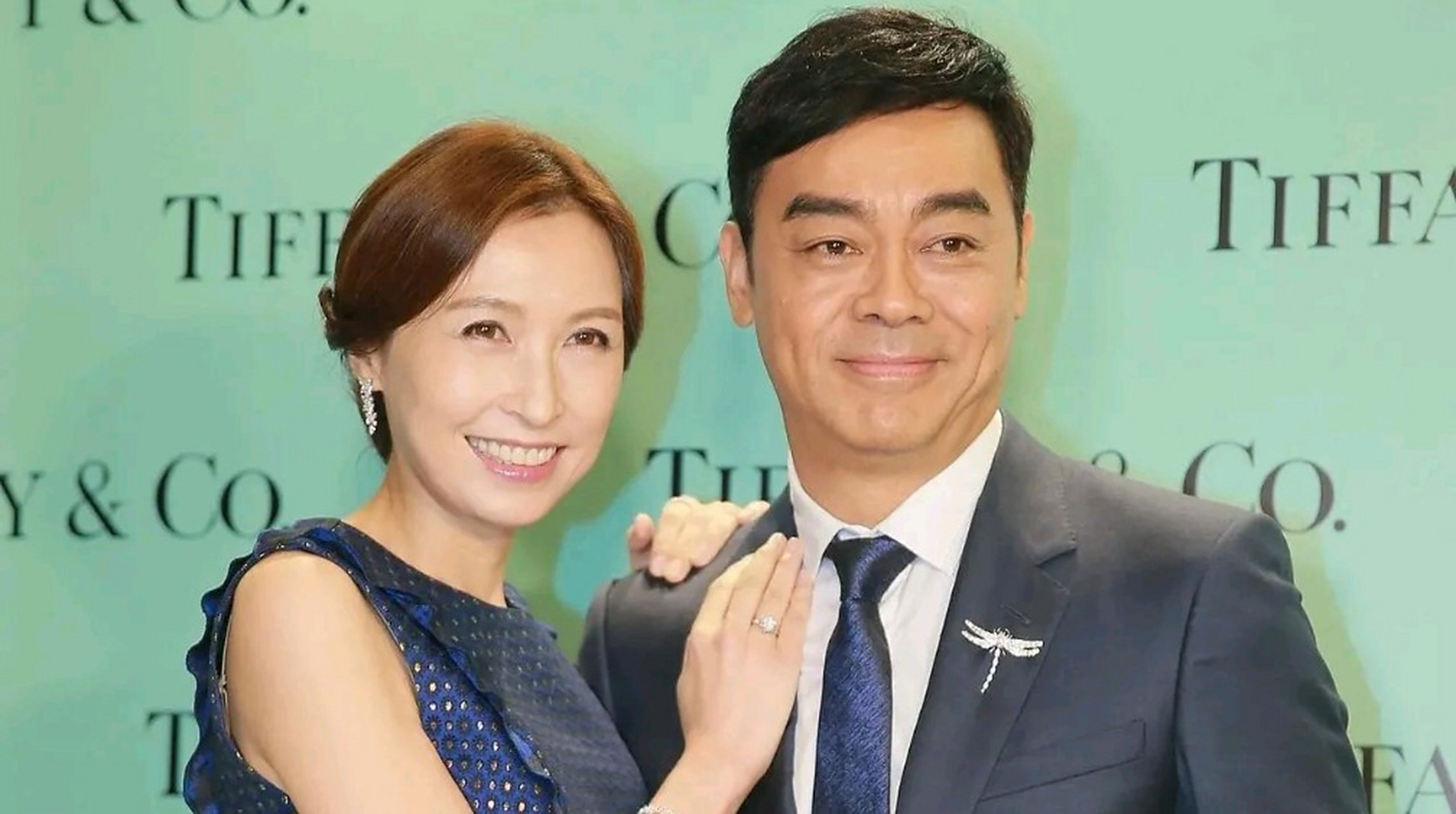 刘青云郭蔼明演艺圈模范夫妻,结婚20多年无儿无女仍恩爱如初  刘青云