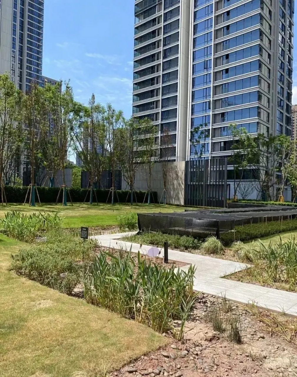 啪啪打脸了,重庆豪宅凯德九章翻车,质量不如公租房?