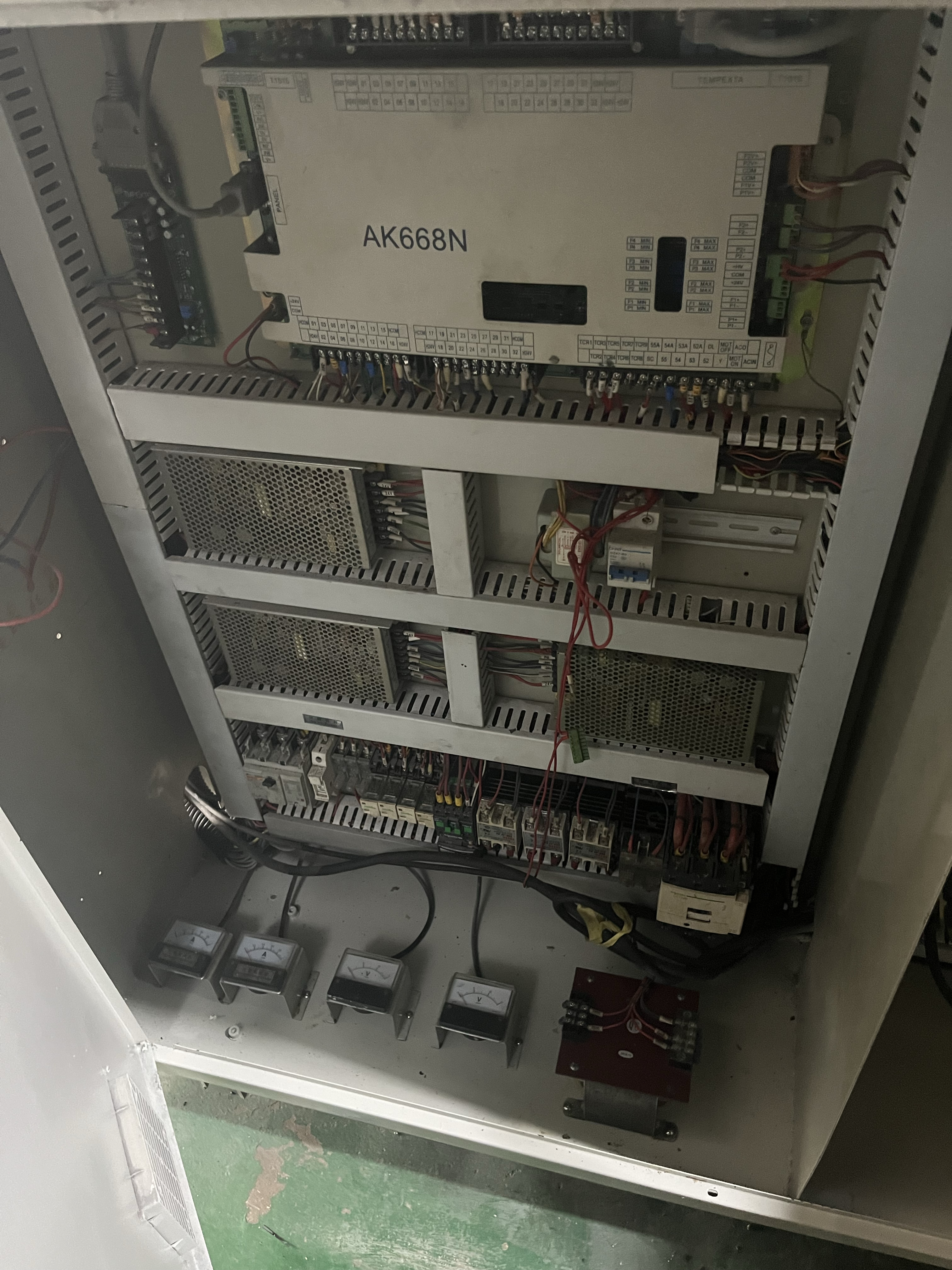 大禹160吨双工位双伺服立式注塑机