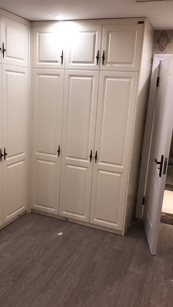 白色衣帽间柜子太能装了衣服再也不愁放不下啦