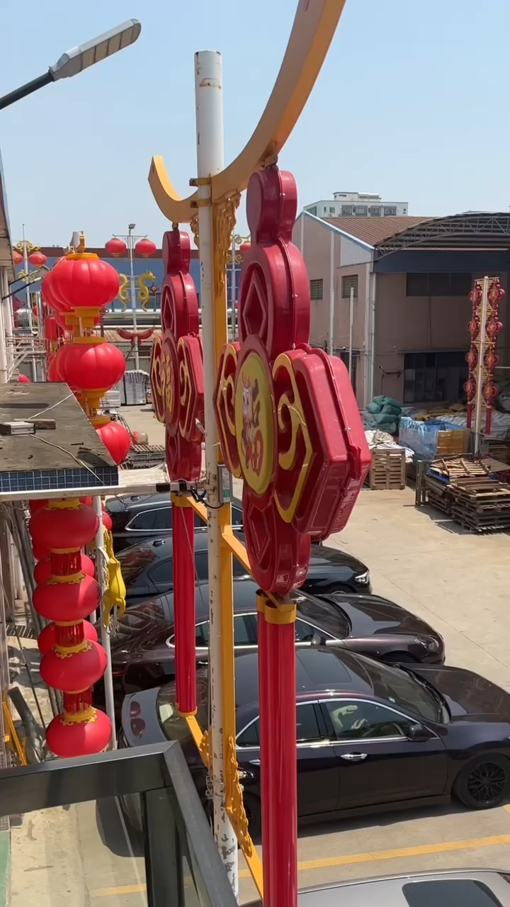 路灯杆装饰挂件亚克力中国结灯笼吸塑灯箱生产厂家实拍