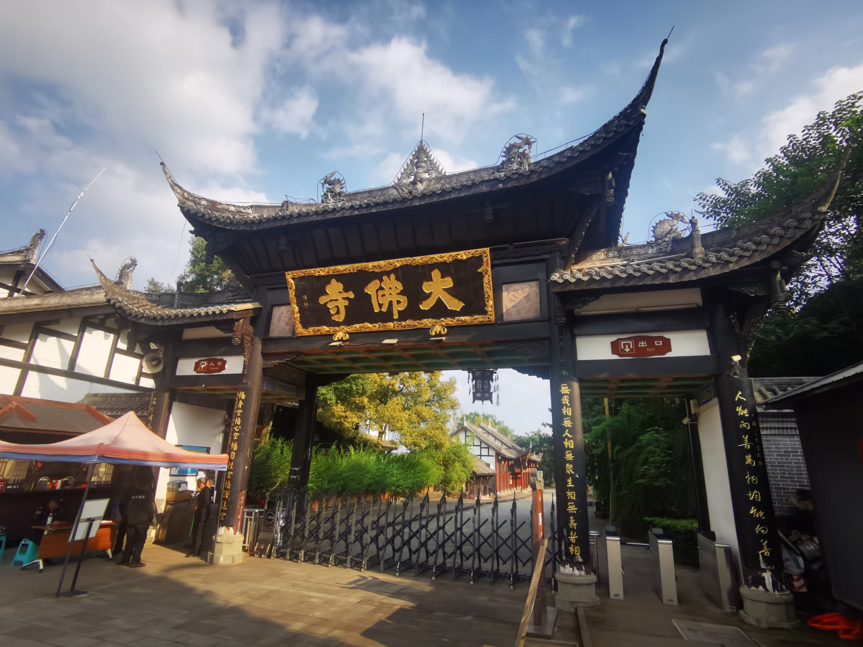 石头游川渝 世界第一室内金佛---潼南大佛寺,始凿于唐长庆四年(824年