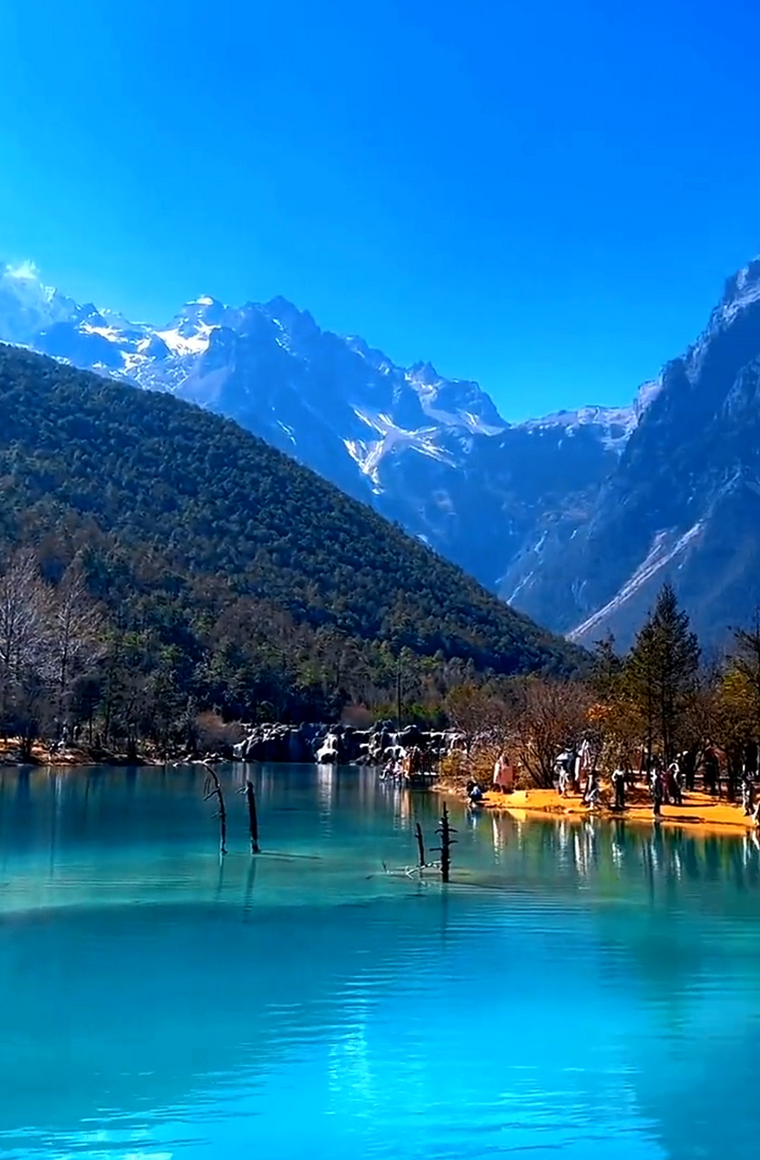 祖国壮丽景观——丽江市玉龙雪山,俗称"白水河",以其巍峨壮美,湛蓝