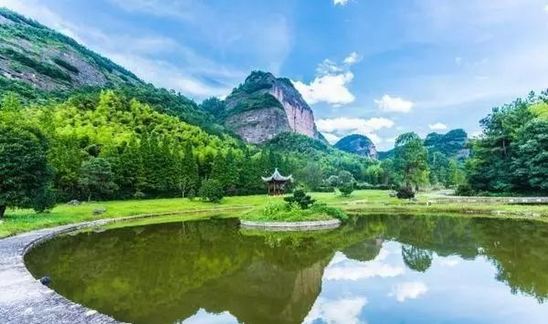 看亚运游杭州# 大红岩位于浙江省金华市武义县中部,是典型的丹霞地 