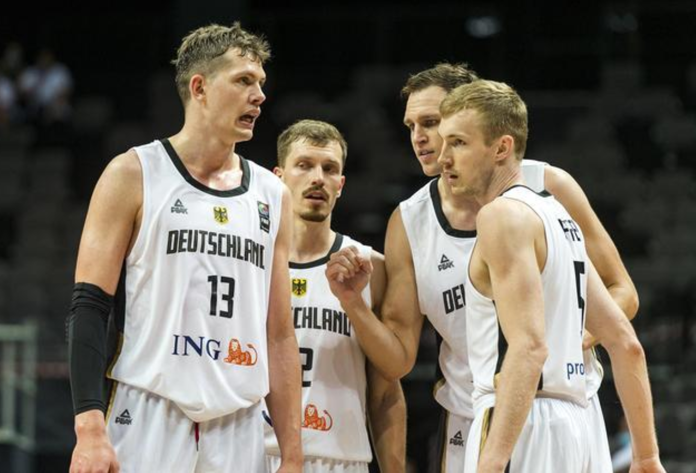 但是,在中场时,德国男子篮球队的攻势却忽然停顿了一下,幸亏施罗德在