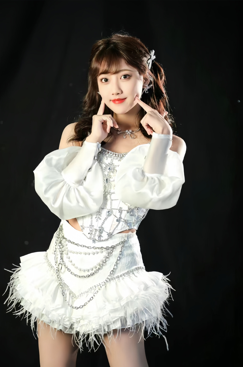 李一桐&李艺彤的白精灵造型 你磕谁?#李一桐# #李艺彤# #娱乐明星