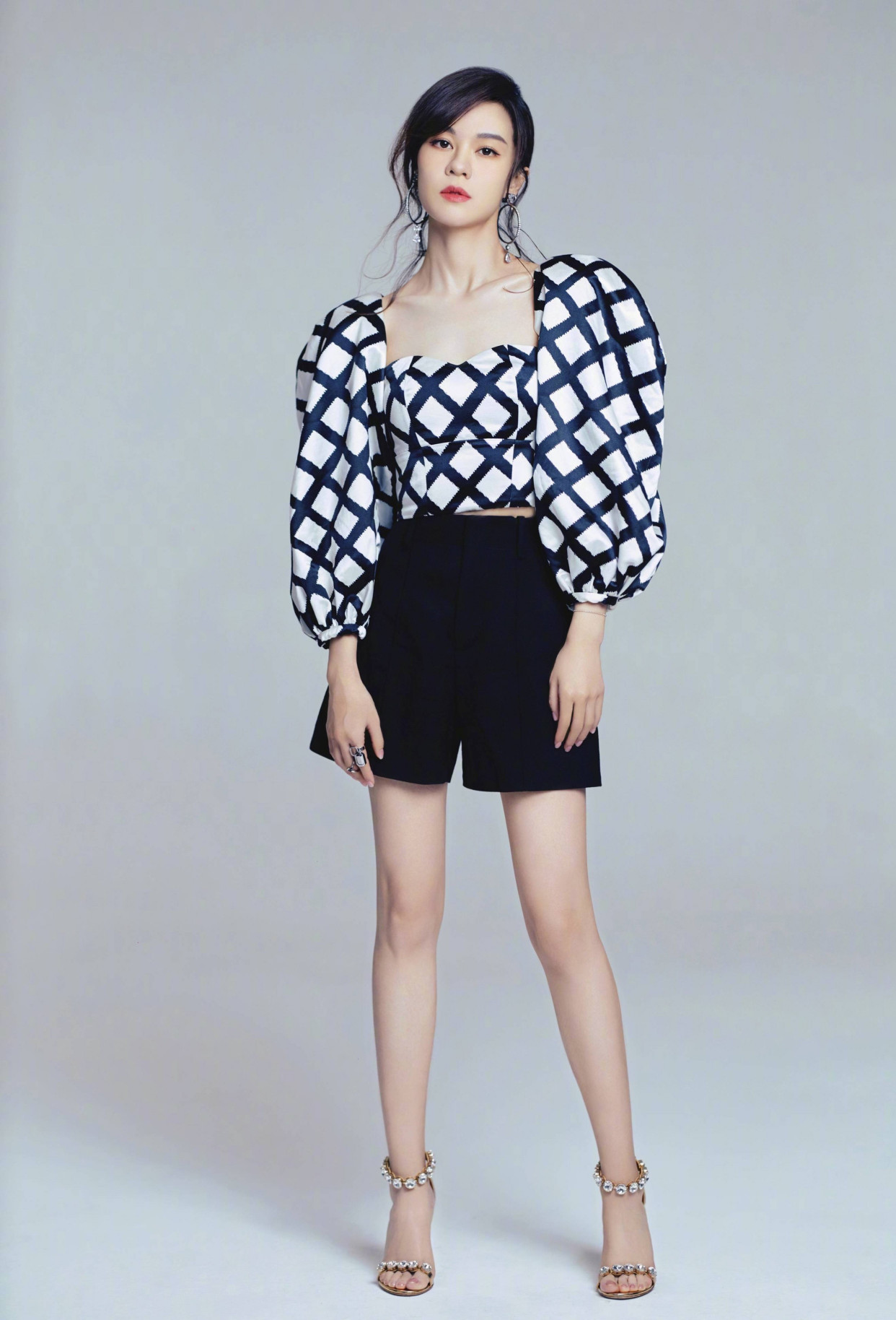 郁可唯高清美腿壁纸