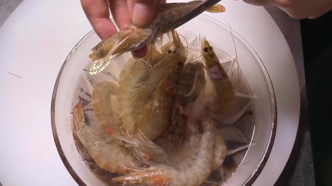 铁板蒜蓉虾最好吃的做法,简单美味,上桌秒光,好吃不长肉!