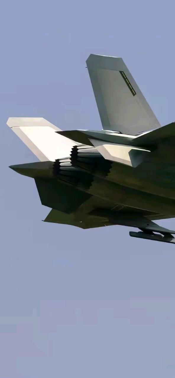 坏消息:据说歼20a停产了 好消息:据说歼20b首飞了 这次歼20b搭载的是