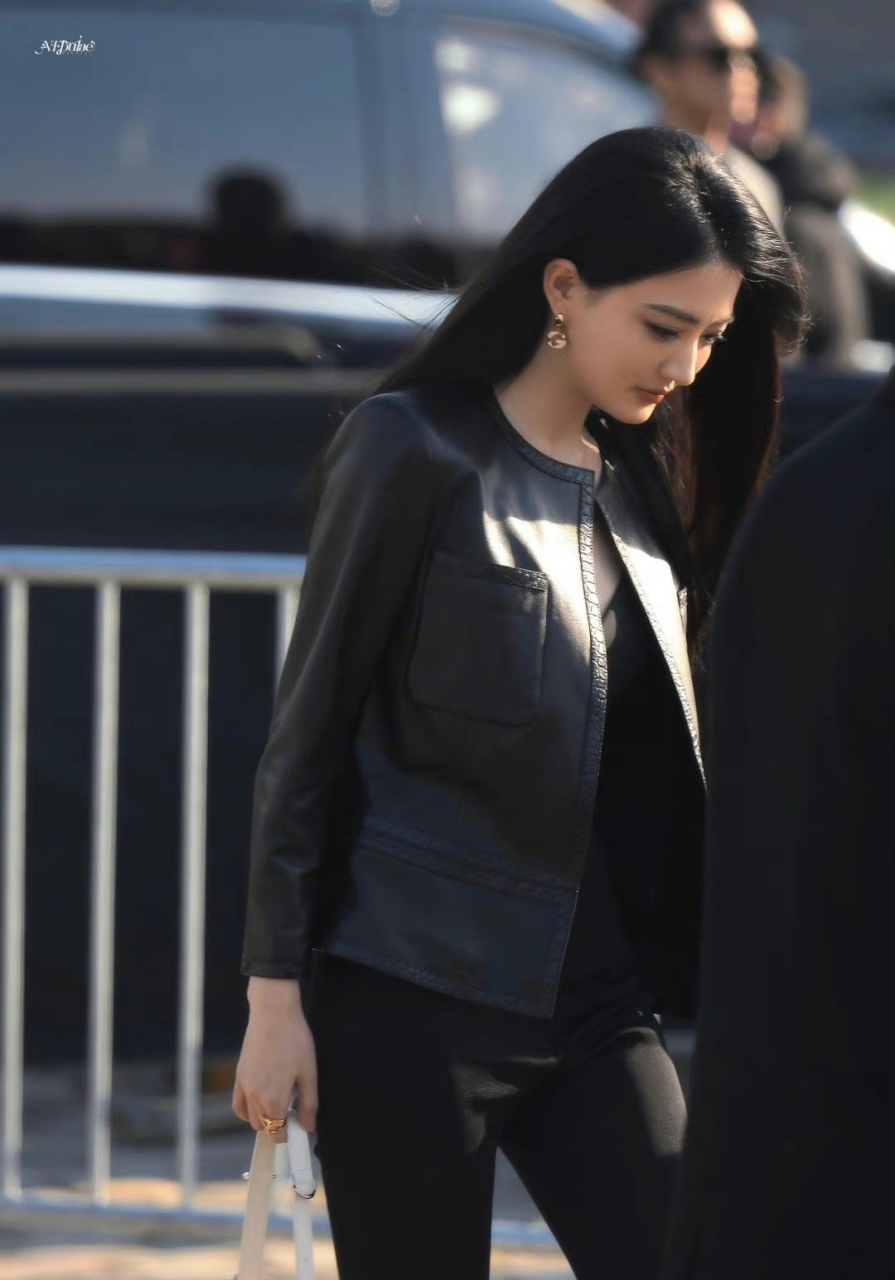 徐璐穿皮衣好酷