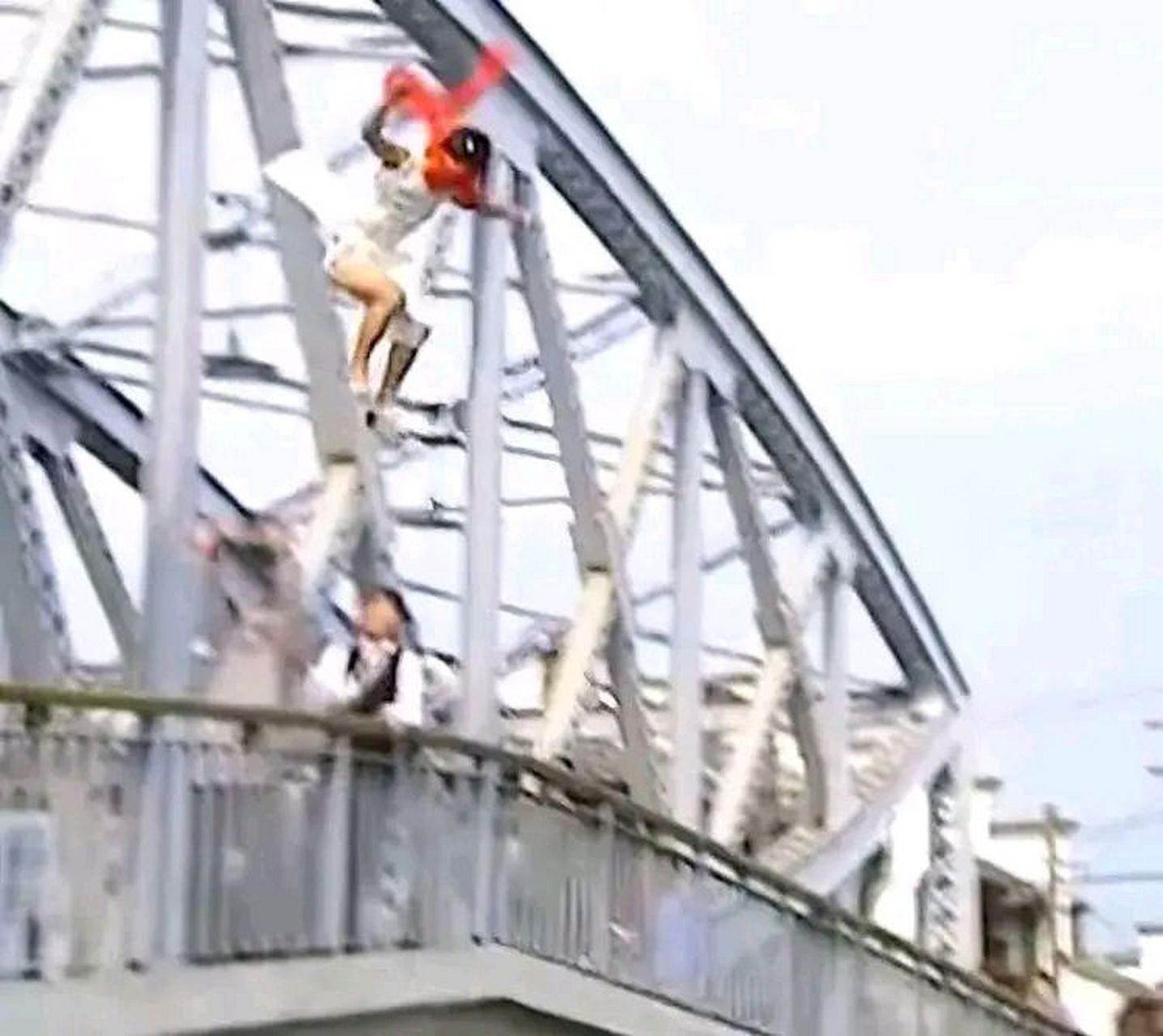 跟你说个冷笑话,原来《情深深雨蒙蒙》依萍跳河的那