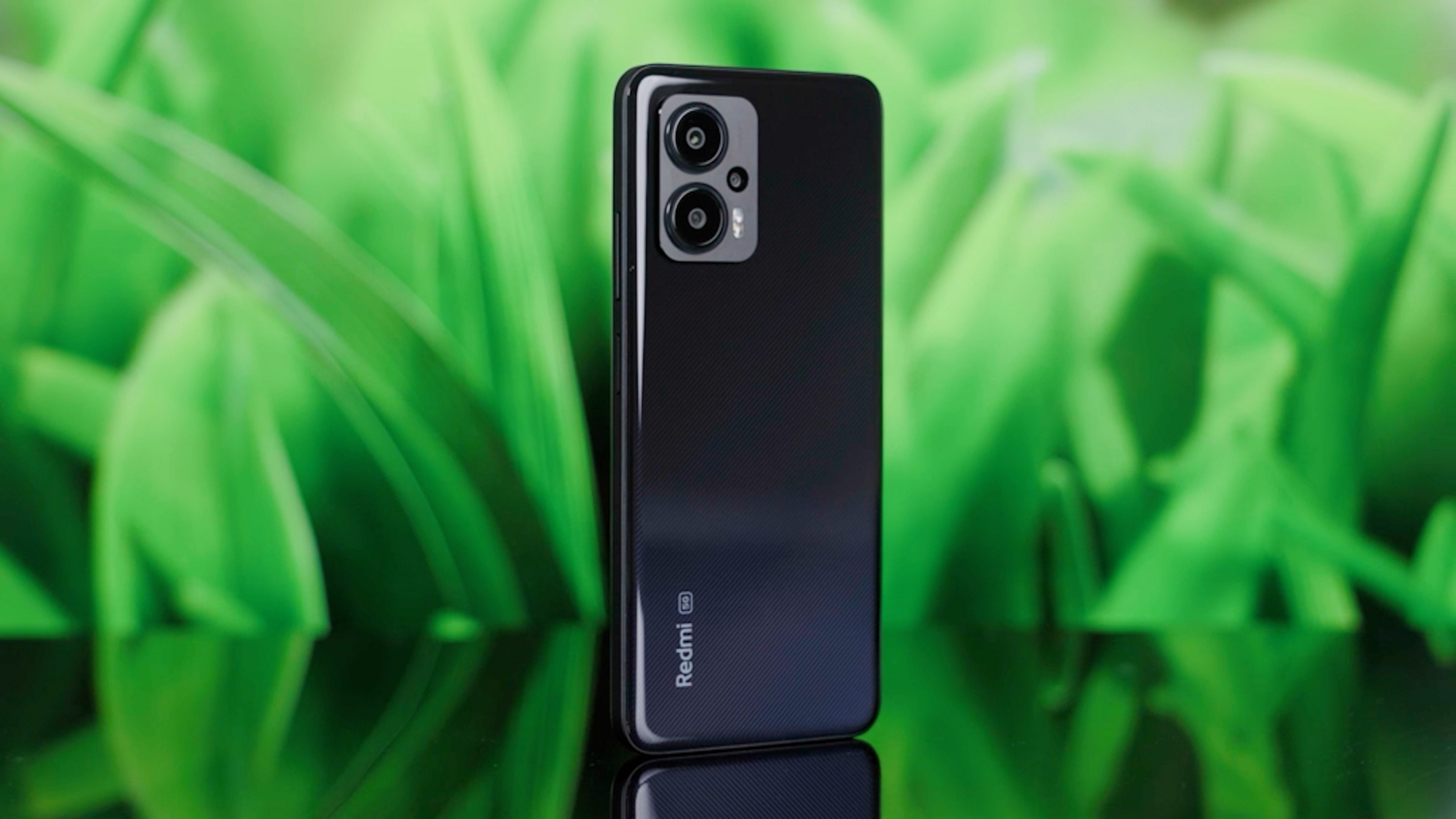 这可能是年度最值得买的lcd手机!