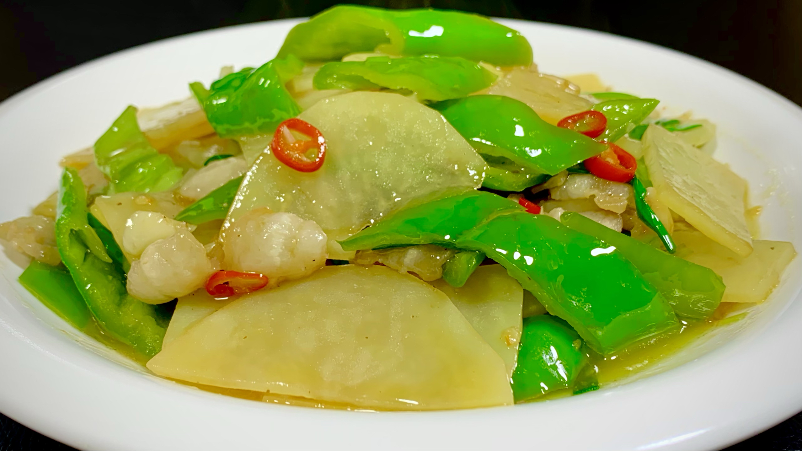 青椒炒土豆片时,直接下锅炒就错了,教你详细做法,鲜嫩入味好香